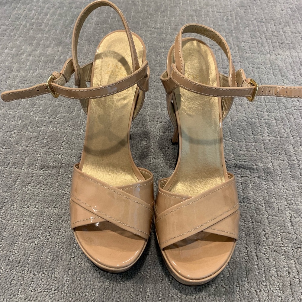 Stuart Weitzman nude heels